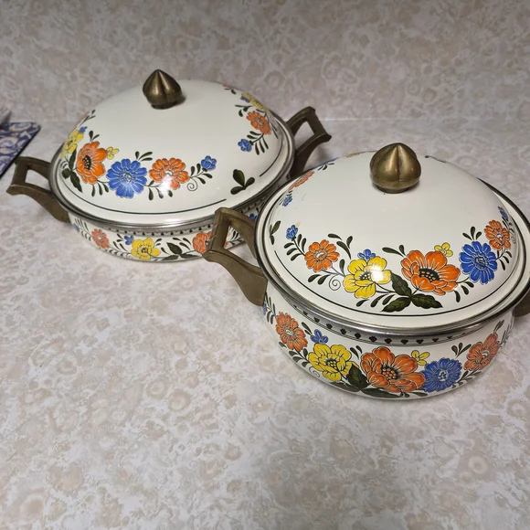 Decorative Floral Enamel Casserole Dish with Lid - Cream, Orange & Blue - Picture 3 of 7